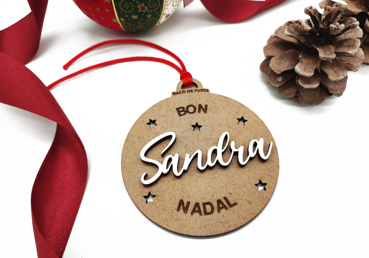 RacoDeFusta_BolaNavidad_EstrellasNombreRelieve_2
