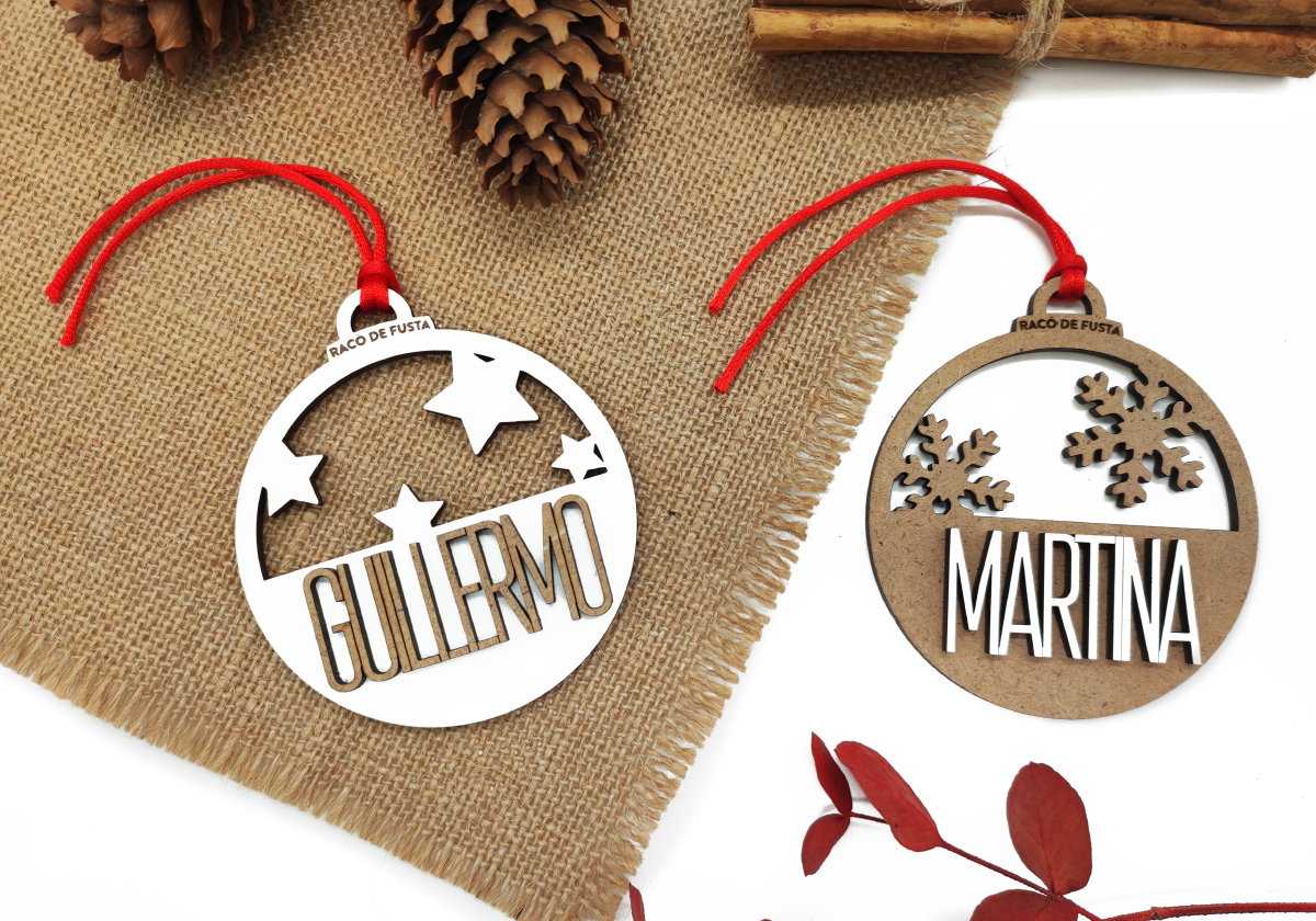 RacoDeFusta_BolasNavidad_Estrellas_Copos_NombreRelieve_1 Bola Navidad Madera