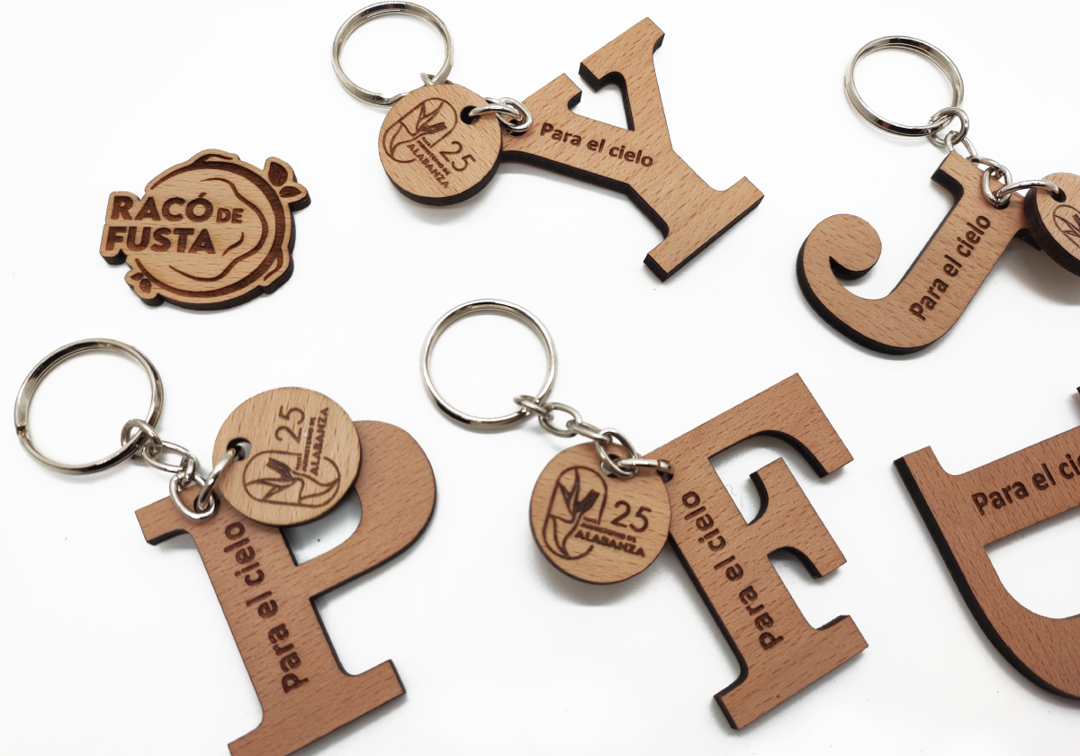 RacoDeFusta_LlaveroMadera_InicialEtiqueta_2