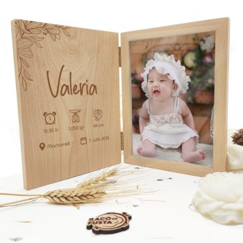 Marco fotos personalizable libro de madera natalicio